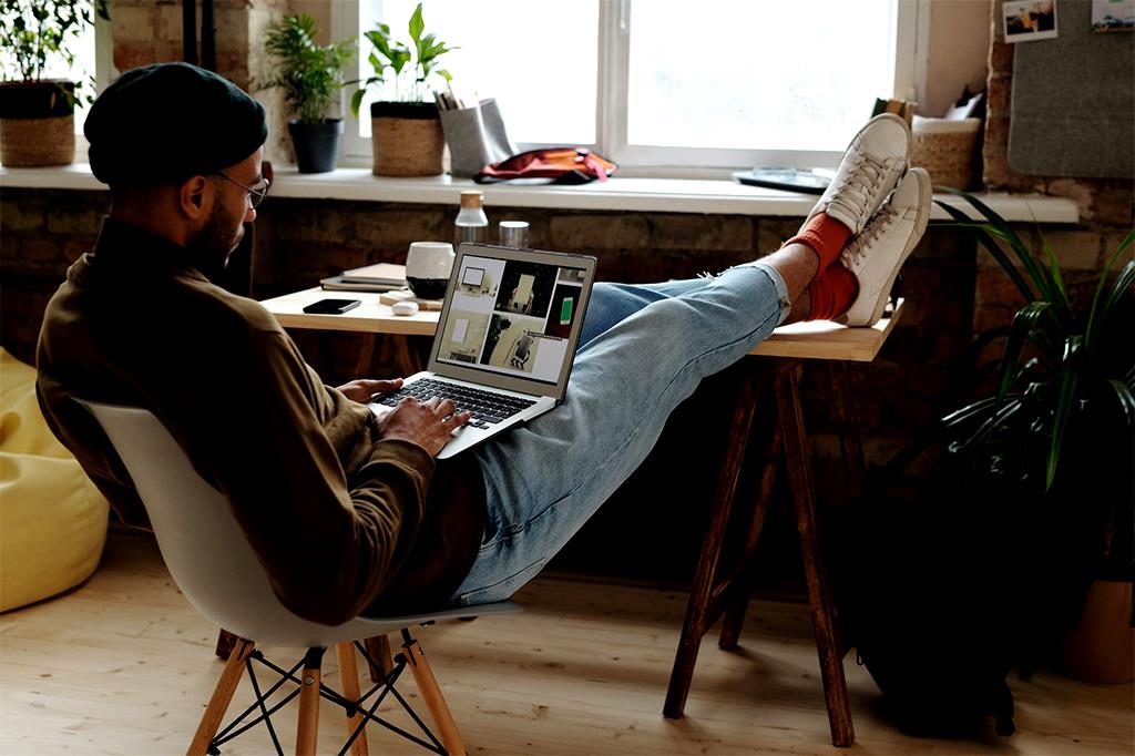 Once upon a time, cloud computing and cloud storage options were so expensive that they were not a realistic option for small businesses. For many small businesses, the thought of using cloud storage and other cloud solutions still seems like a technology that is outside of their reach. Benefits of Adopting