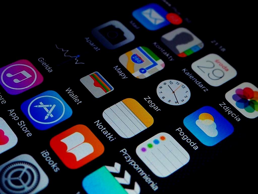 It is a versatile command-line tool that lets you connect and normalize your device. This app allows you to connect data to a real device with an Android emulator and is a good app overall. Android Debug Bridge